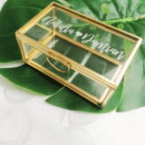 Szklana szkatułka na obrączki z imionami