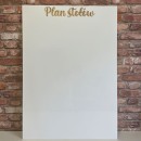 plan-stołów-tablica-z-białej-pleksi-ze-złotymi-lustrzanymi-napisami.jpg