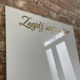 Tablica znajdź swoje miejsce z pleksi.