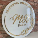 logo-z-pleksi,-plexi-złote-logo-na-ścianę.png