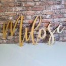 Złoty napis miłość