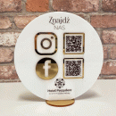 Tabliczka-social-media-z-kodem-qr-i-logo.gif