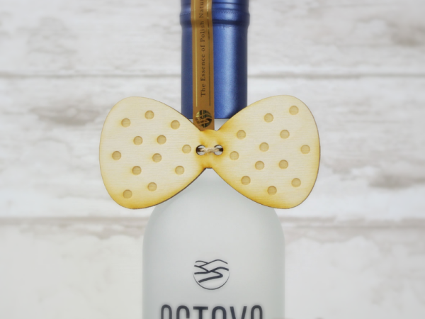 Zawieszka na alkohol drewniana.jpg